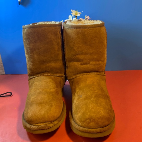 Ugg boots SZ 7 - Picture 1 of 7